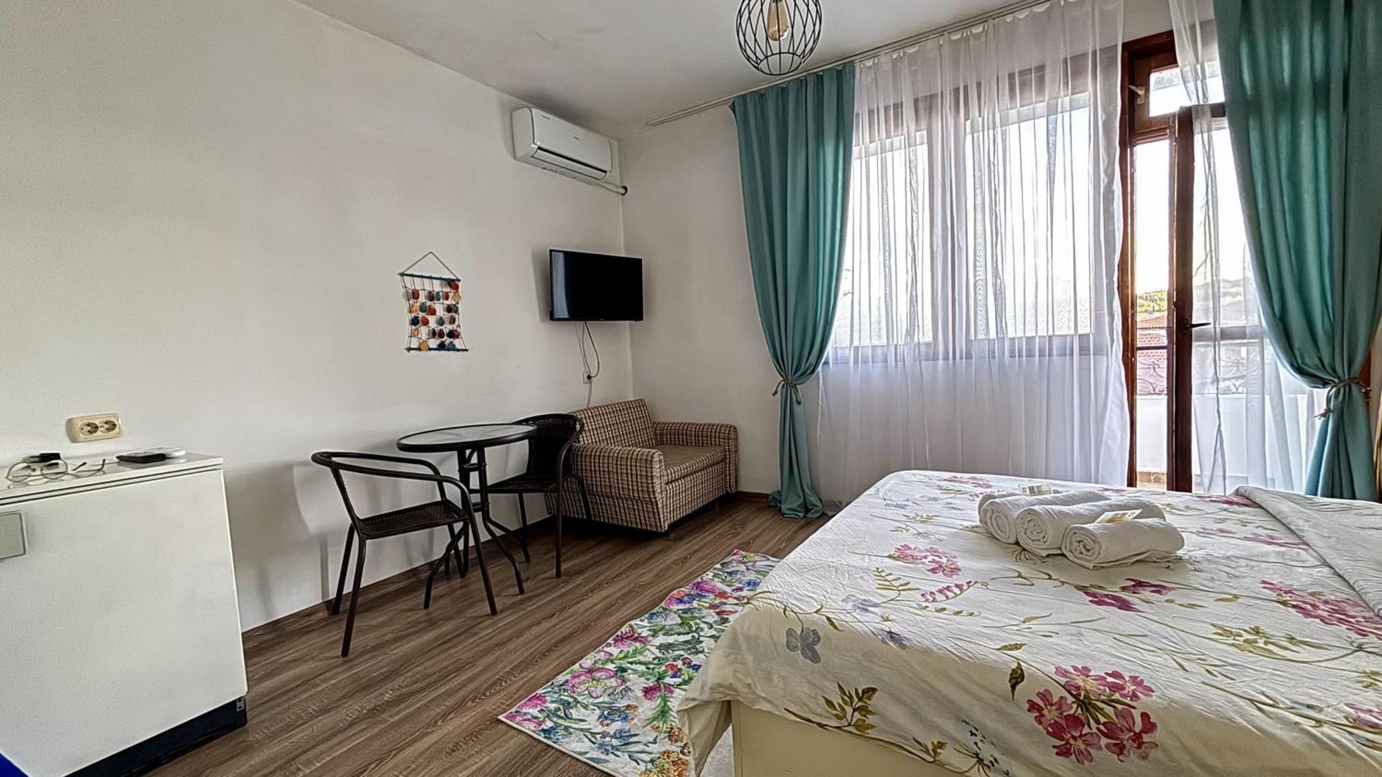 Guest House Hei Taka 索佐波尔 外观 照片